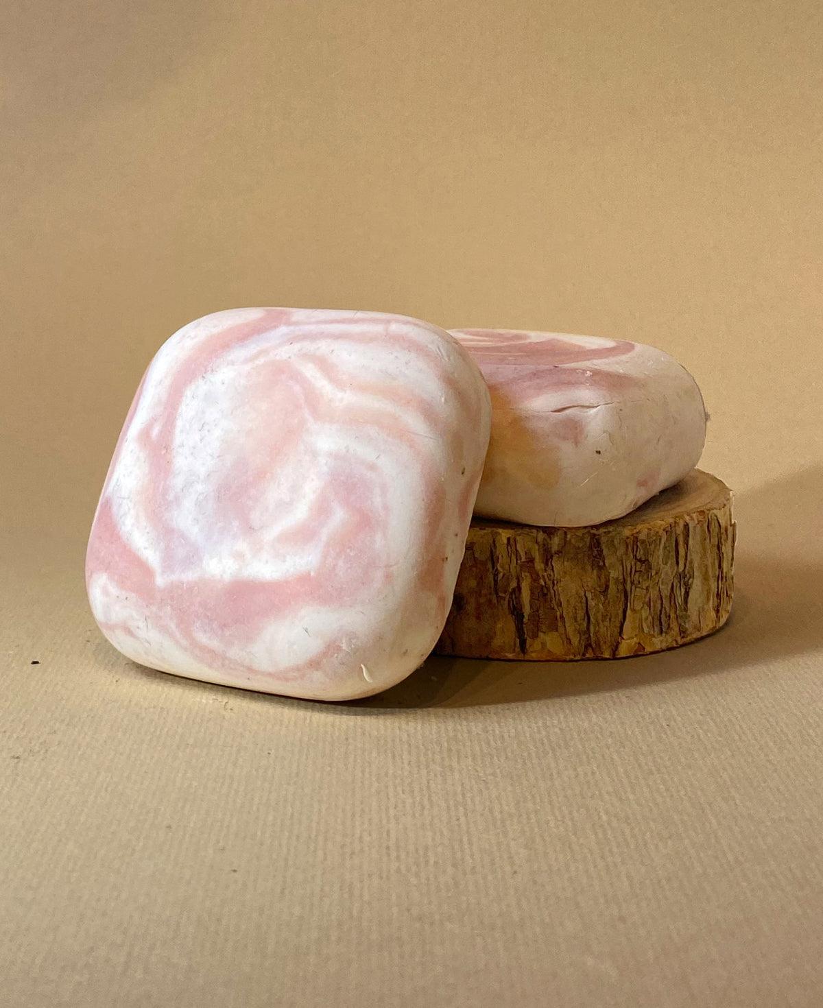 סבון פנים טבעי מוצק חלב עיזים והידרוסול ורדים - דושה